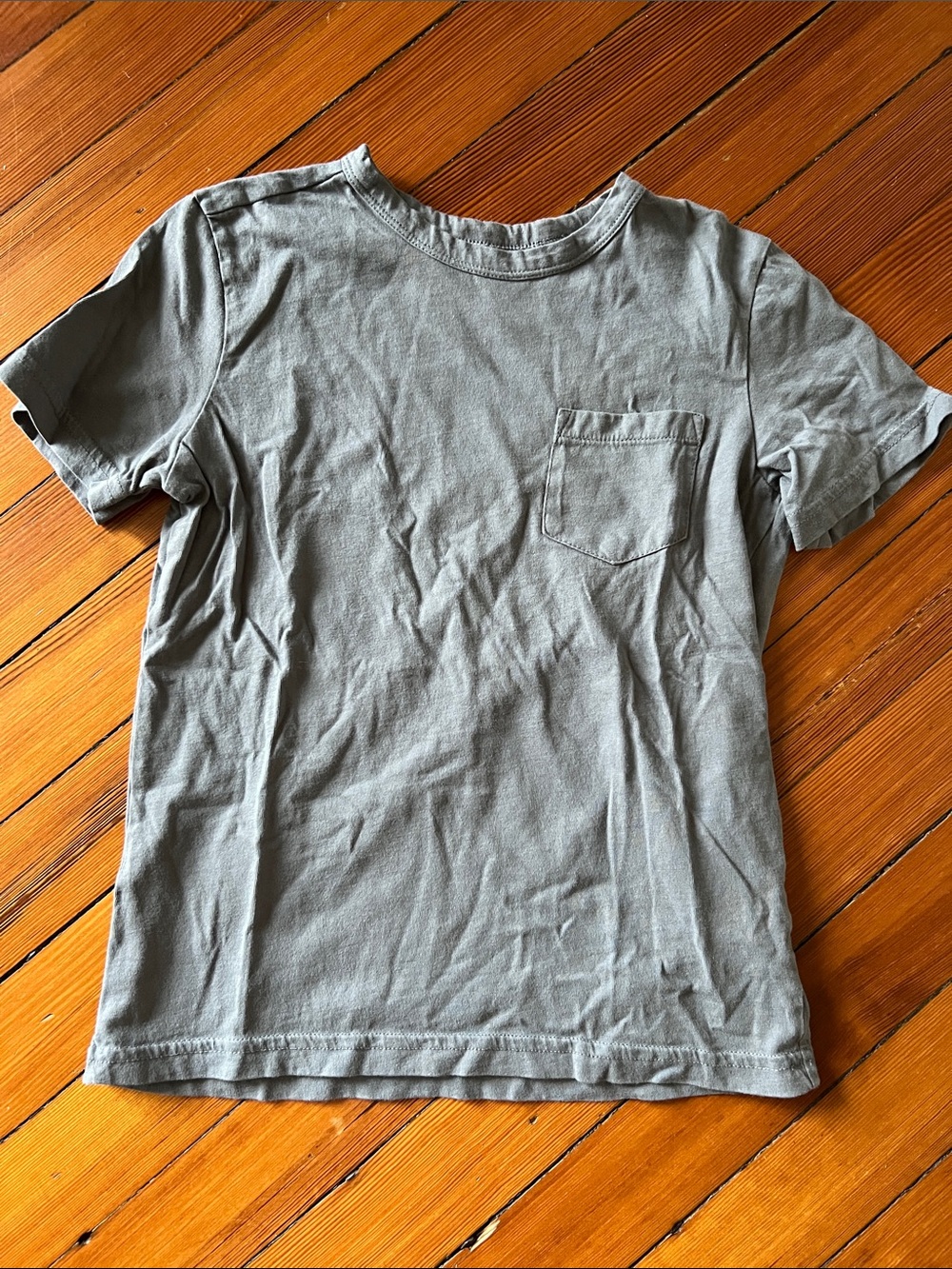 Primary Kid’s Short Sleeve Pocket Tee in dark Gray